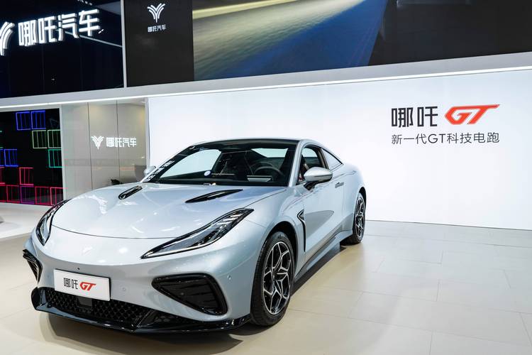 惠州314哪吒汽车在智能汽车领域的表现，领途汽车在新能源汽车市场中的影响力